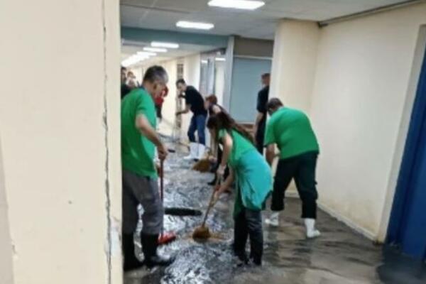 POPLAVLJEN KLINIČKI CENTAR U KRAGUJEVCU: Sve je pod vodom, kruže stravične fotografije! (FOTO)