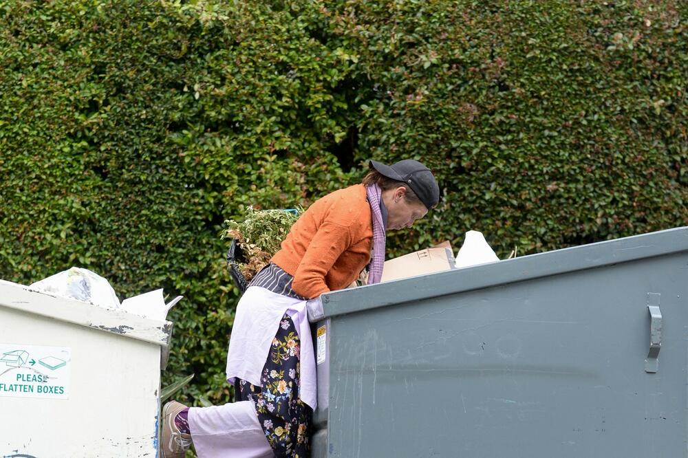 TUGA BOŽIJA! Nekada smo je svi OBOŽAVALI, a sada ROVARI PO KONTEJNERU: Pojavile se POTRESNE fotografije, BEDA