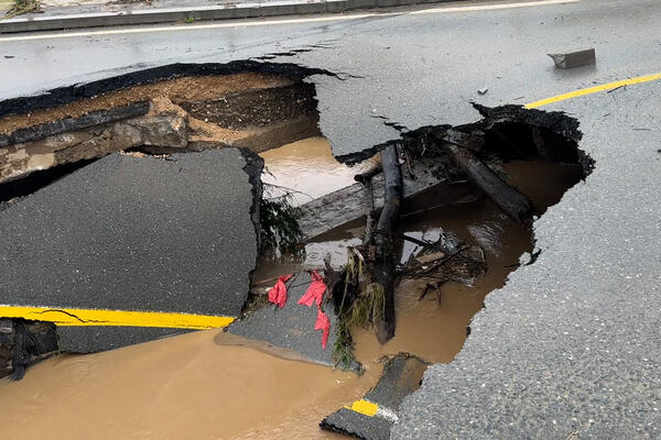U ADRANIMA PUKAO JOŠ JEDAN MOST: Situacija i dalje ALARMANTNA, deo puta u prekidu!