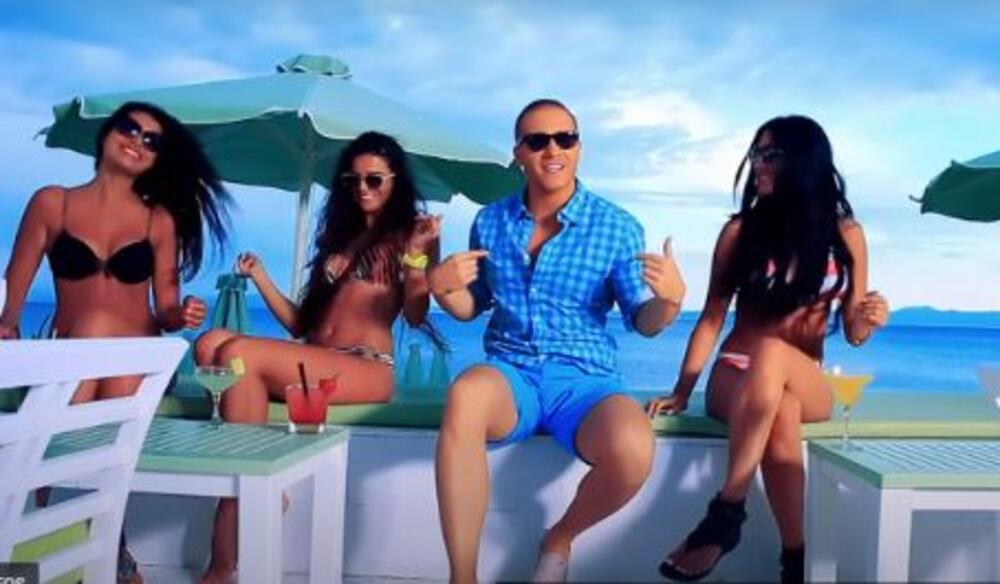 Mina Milutinović u spotu Saše Kovačevića