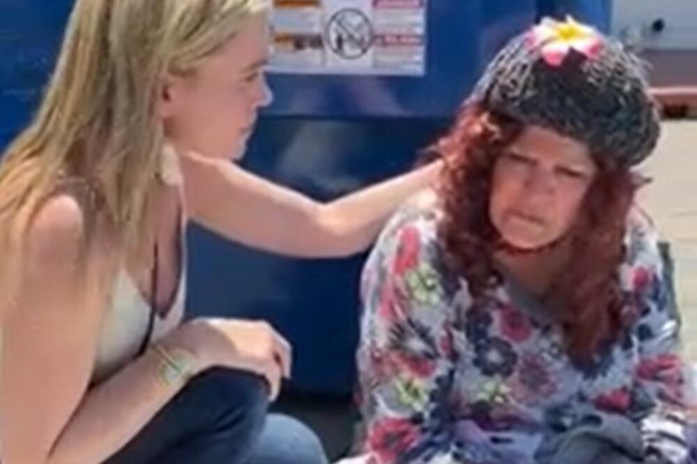 SRELA BESKUĆNICU NA ULICI, PA JOJ PRIŠLA: Zaprepastila se kad je shvatila o KOME SE RADI, na sav glas RIDALA