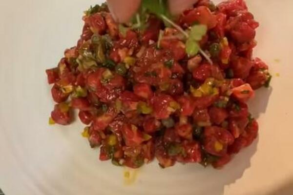 PRAVI SE OD ŽIVOG MESA, A NIJE TATAR BIFTEK: 1 stvar morate REĆI MESARU ukoliko planirate da ga SPREMATE