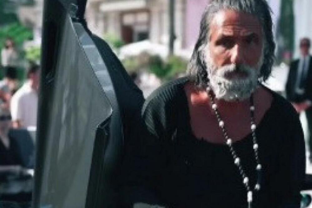 SVET BRUJI O SRAMOTI POZNATOG MILIJARDERA, OVO NIJE SMEO DA DOZVOLI: Za ruku drži MLADU, ZGODNU devojku (VIDEO)