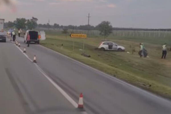 OBJAVLJEN PRVI SNIMAK TEŠKE SAOBRAĆAJKE NA PUTU BAČKA TOPOLA-SUBOTICA: Dve osobe stradale u SUDARU automobila VIDEO