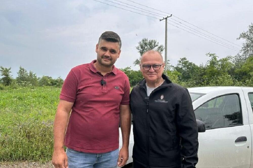 "HEROJ NAD HEROJIMA": Nemanja zaustavio autobus koji je trebalo da pređe preko SRUŠENOG MOSTA! (FOTO)