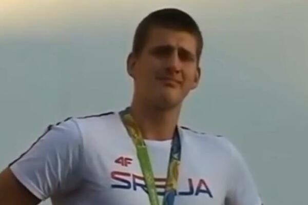 JOKIĆEVE SUZE RADOSNICE ĆEMO ZAUVEK PAMTITI: Nikola u majici Srbije pokazao da ima SRCE KAO KUĆA! (VIDEO)