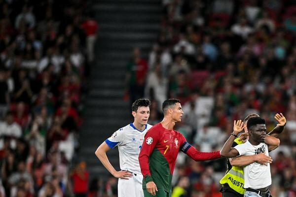 PORTUGAL NOKAUTIRAO BOSANCE! Fernandeš predvodio, Ronaldo opet GLAVNA ZVEZDA - navijač mu ljubio kopačke