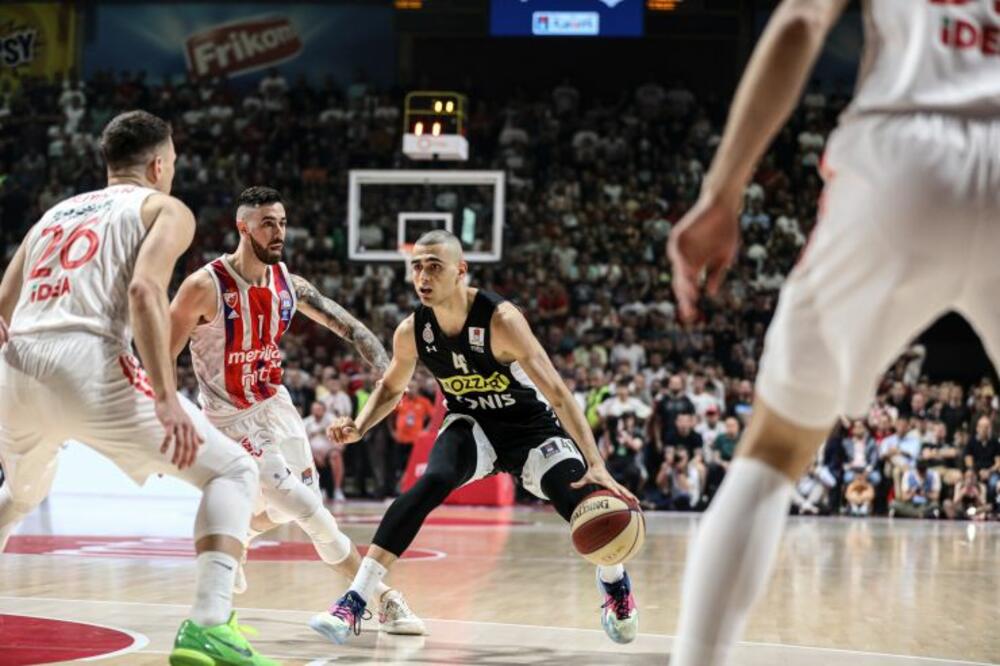 Jam Madar na utakmici Crvene zvezde i Partizana