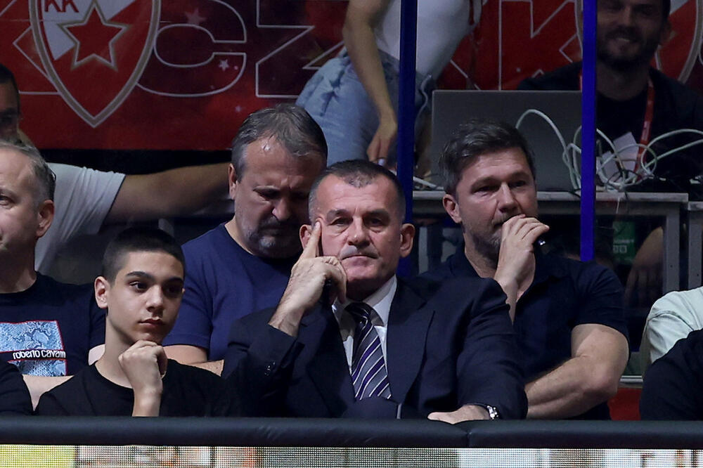 Delije napale Zorana Savića!