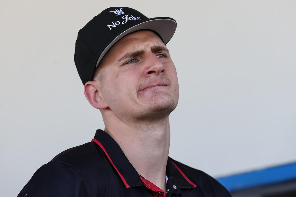 JOKIĆ U PROVODU: Srpski košarkaš se potpuno opustio na nastupu poznate pevačice!