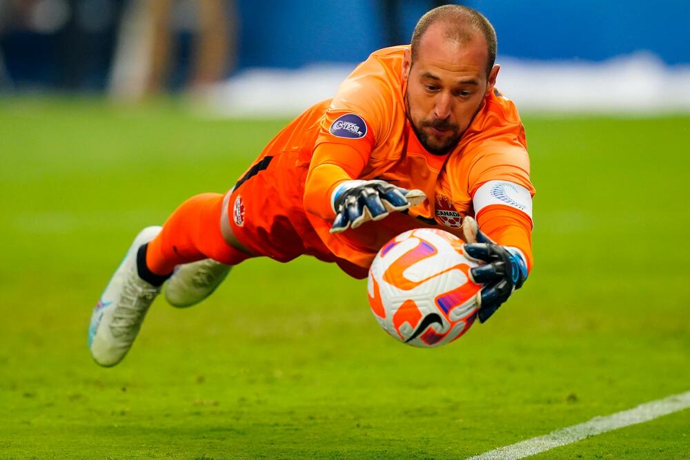 MILAN BORJAN PONOVO BRILJIRA! Iskusni golman SPASIO Slovan! (VIDEO)