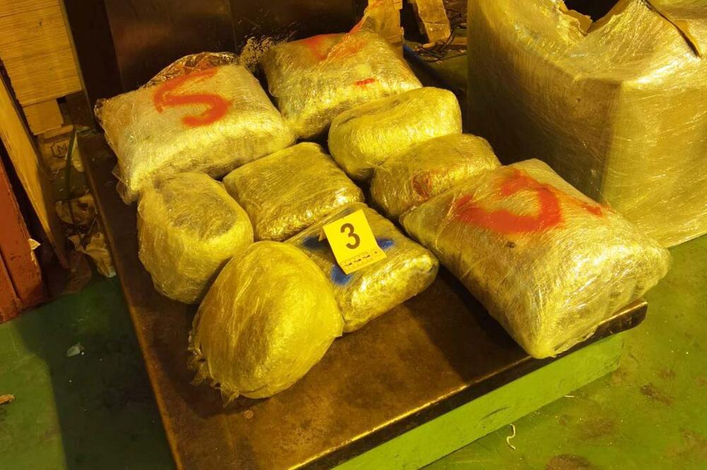 VELIKA AKCIJA NA GRANIČNOM PRELAZU GRADINA: U tovarnom delu su i te kako imali ŠTA DA VIDE! (FOTO)