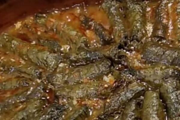 LETNJA SARMA KOJA ĆE VAS OBORITI SA NOGU: Zaboravite na NADUTOST, a od obične se razlikuje zbog 1 SASTOJKA (RECEPT)