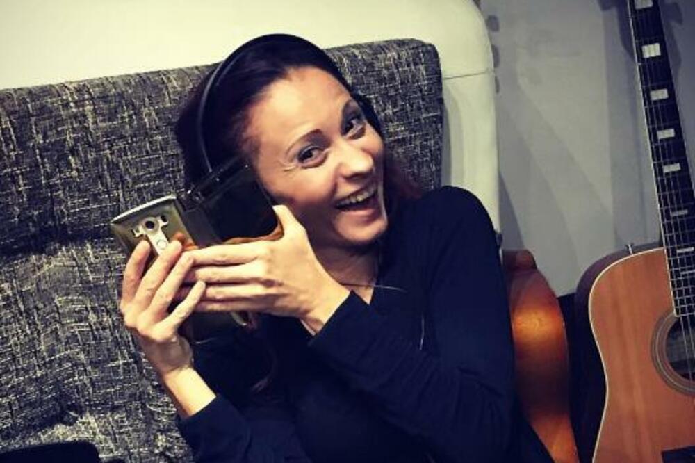 DA LI PREPOZNAJETE ŽENU SA SLIKE? U jeku slave NAPUSTILA sve, danas je DRUGA ŽENA, a tek da vidite čime se sad BAVI