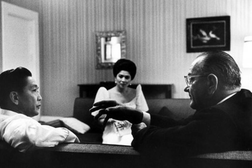 RODILA SE U BEDI PA POSTALA NAJOKRUTNIJA VLADARKA: Šokiraćete se kada vidite ŠTA je čuvala u svojoj PALATI (FOTO)