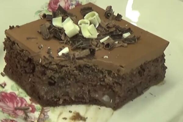 ČOKOLADNA VERZIJA TRILEĆE KOLAČA JOŠ BOLJA OD ORIGINALNOG RECEPTA: Lizaćete tanjir koliko je UKUSNO