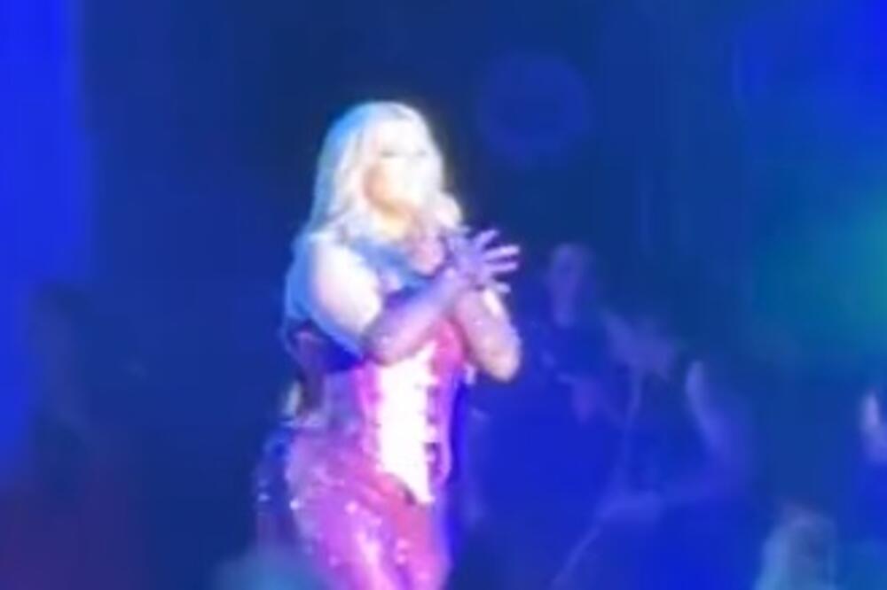 OVAKO ALBANKA IZGLEDA NAKON ŠTO SU JE PRETUKLI NA NASTUPU: Pokazala kako je OSAKAĆENA, a onda se i OGLASILA