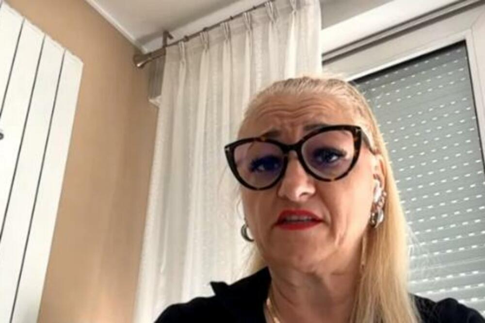 OVO JE MAJKA KOJA SE IZVINILA SINU PREKO BILBORDA: Ceo region na nogama zbog njenog poteza, otkrila SVE DETALJE