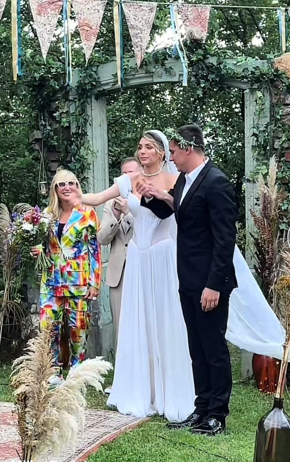 Mladenci su bili najveseliji na svom venčanju