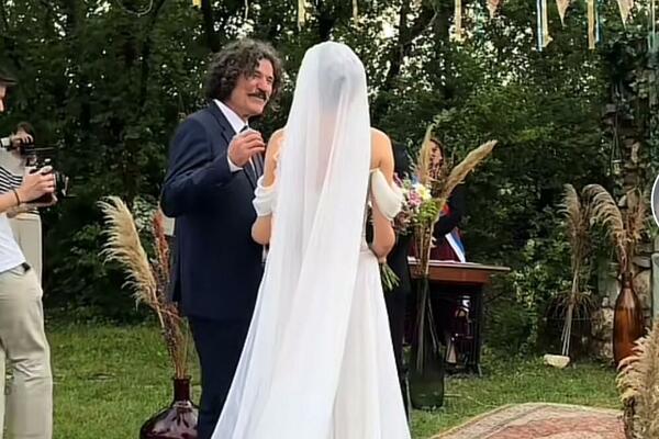 OVO JE NAJDIRLJIVIJI MOMENAT SA VENČANJA ĆERKE GAGIJA JOVANOVIĆA: Zavirite u svaki ugao VELELEPNOG salaša