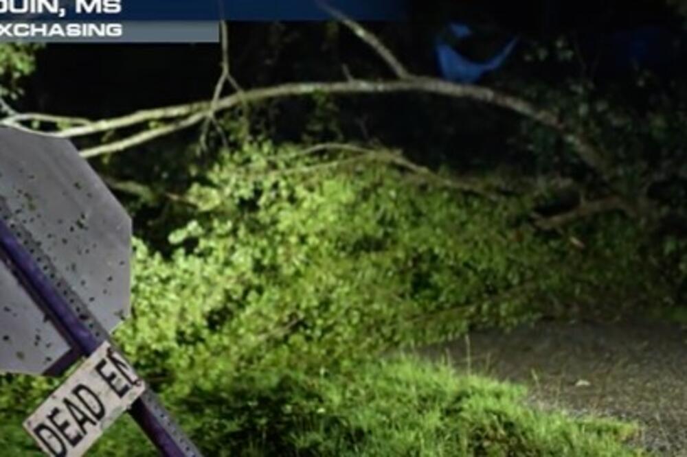 KATASTROFA U MISISIPIJU: Tornado protutnjao i ostavio pustoš, 20 osoba povređeno (VIDEO)
