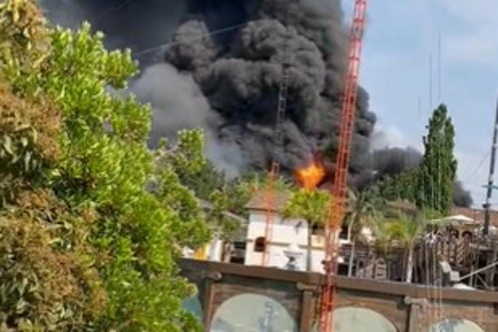 STRAVIČAN POŽAR GUTA ZABAVNI PARK: Posetioci momentalno evakuisani (VIDEO)