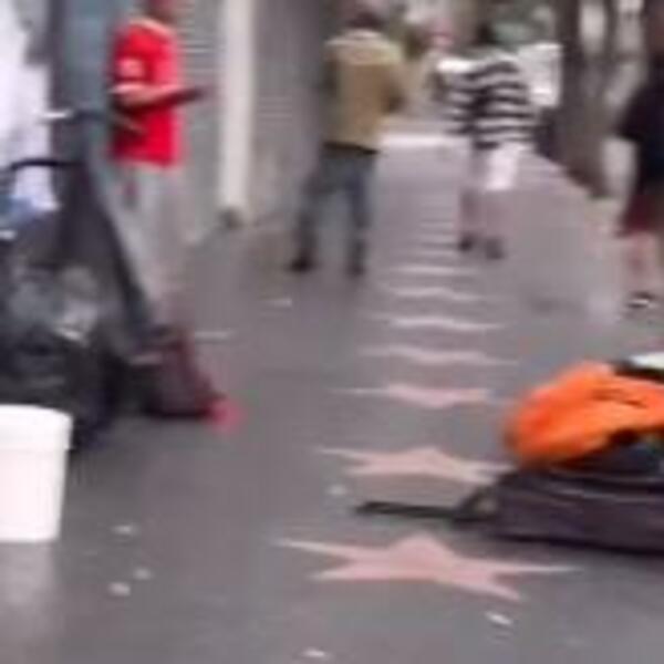 OTIŠAO JE U HOLIVUD I ZANEMEO OD JADA I BEDE: Jeza će vas proći od prizora na čuvenom Bulevaru slavnih! (VIDEO)