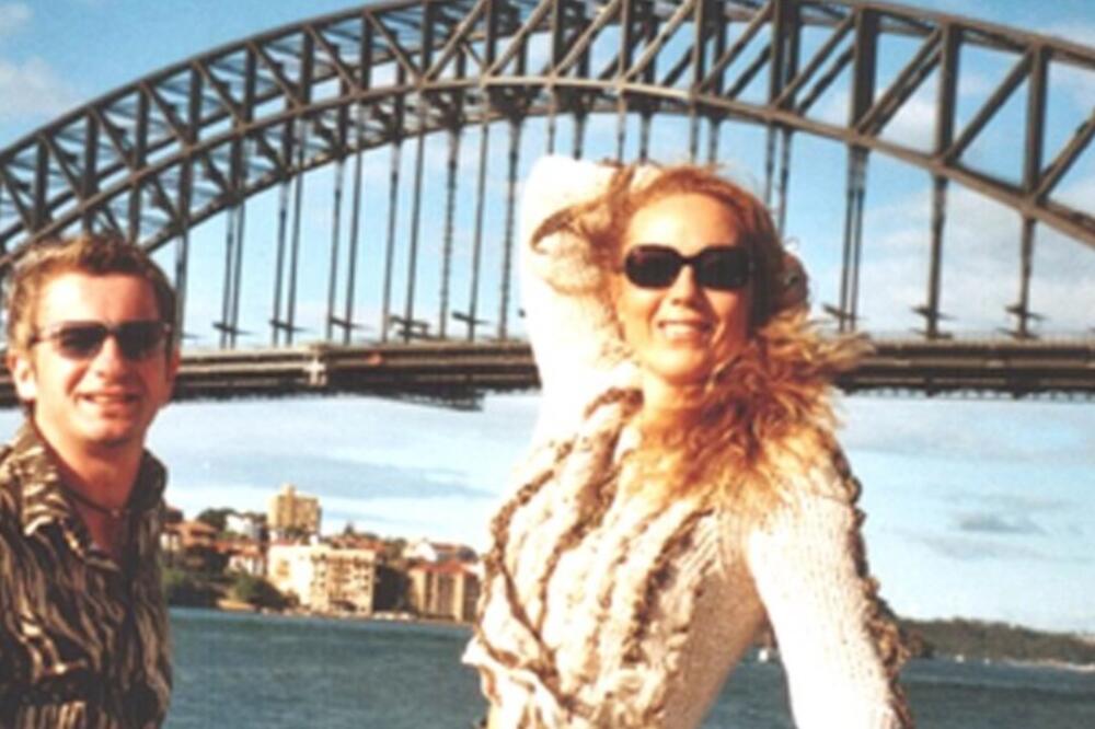 PRIVATNE FOTOGRAFIJE ISPLIVALE POSLE TOLIKO GODINA! Stegao BRENU i ne pušta: Zna li Boba za ovo? (FOTO)