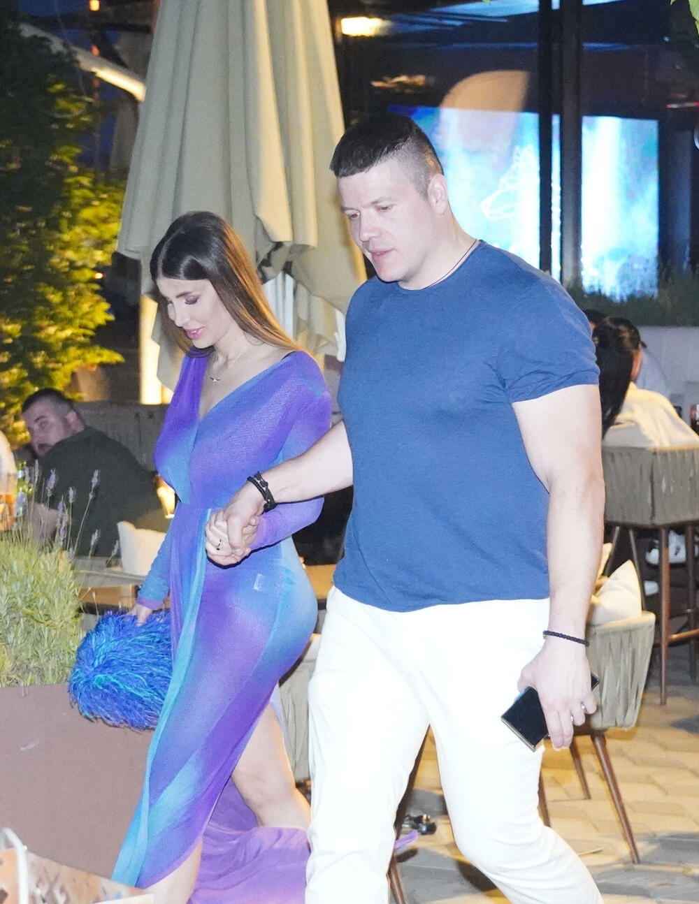 Zadnjica zapalila prisutne