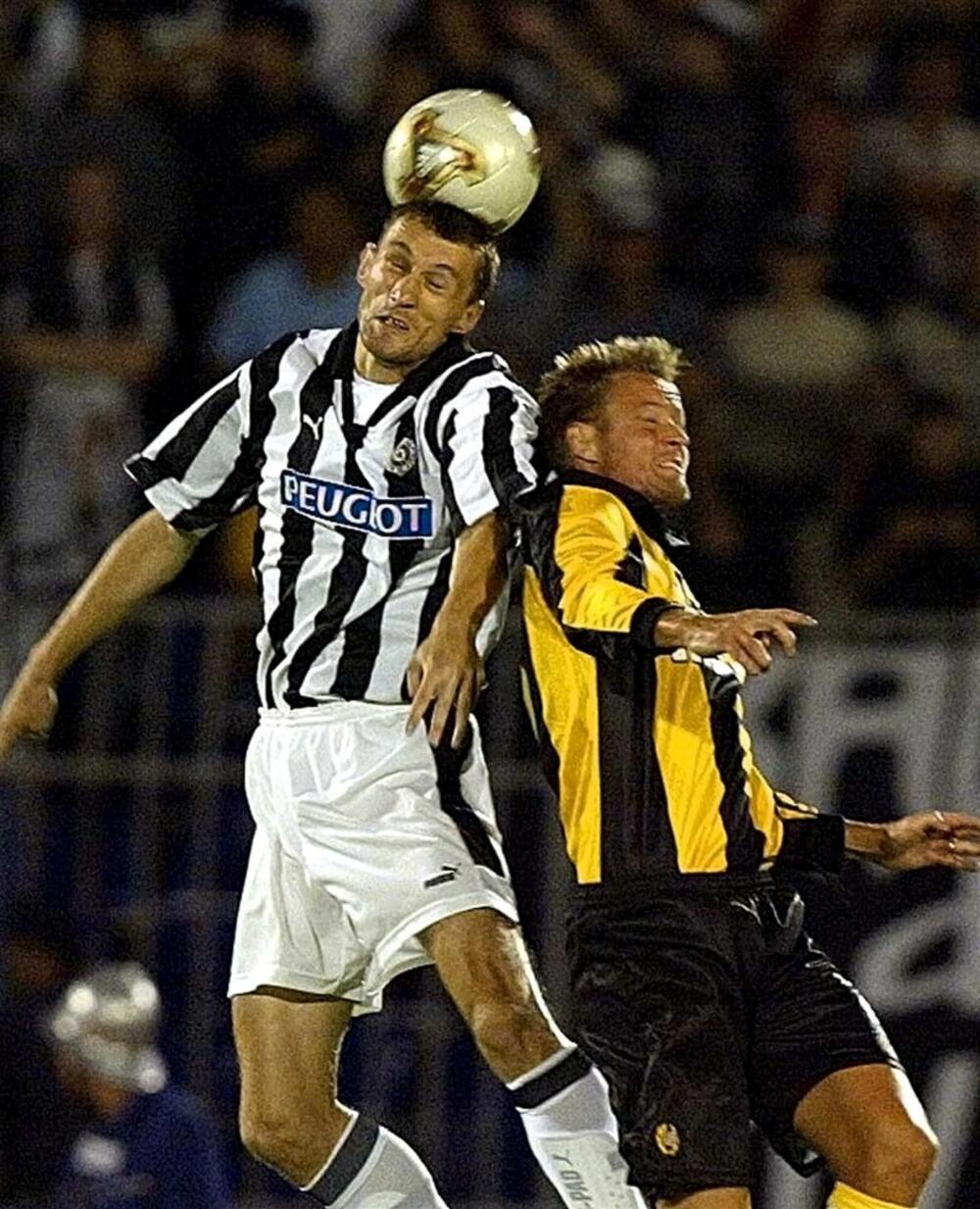 Branimir Bajić u Puma dresu Partizana protiv Hamarbija