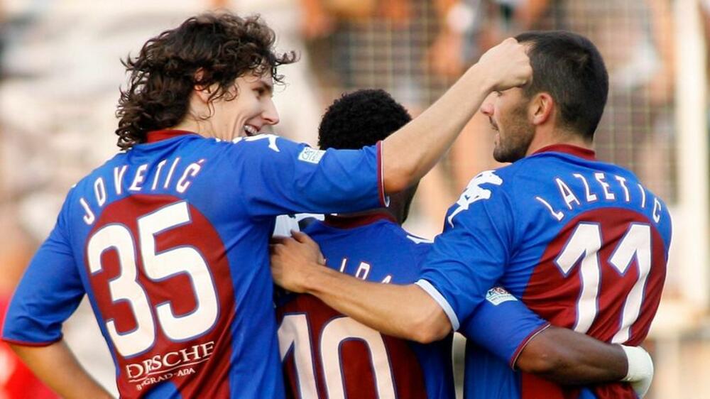 Čuveni Partizanovi bordo-plavi dresovi