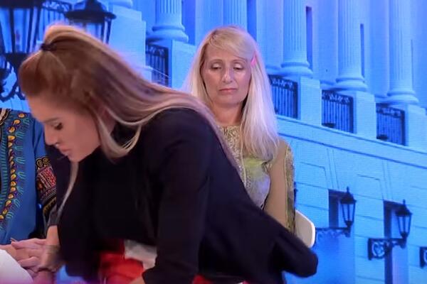 GOŠĆA PREKINULA EMISIJU ZBOG VODITELJKE I NAPUSTILA STUDIO: Sve se desilo na Pinku i to UŽIVO, reakcija FRAPIRA