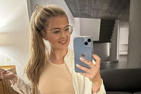 "SAMO ZRELI MUŠKARCI MOGU DA ME ZADOVOLJE": Izgleda kao DEVOJČICA, a ima ODNOSE sa tipovima koji imaju 80 I KUSUR!