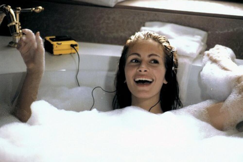 PROCURILA SLIKA ĆERKE DŽULIJE ROBERTS: Svi komentarišu da je ISTA MAJKA, jedan detalj je mnoge ŠOKIRAO (FOTO)