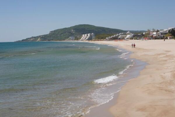 "DOBRO GA IŠAMARATI I GURNUTI U MORE": Prizor sa plaže RAZBESNEO HRVATE, nisu štedeli REČI, sve mu SASULI (VIDEO)