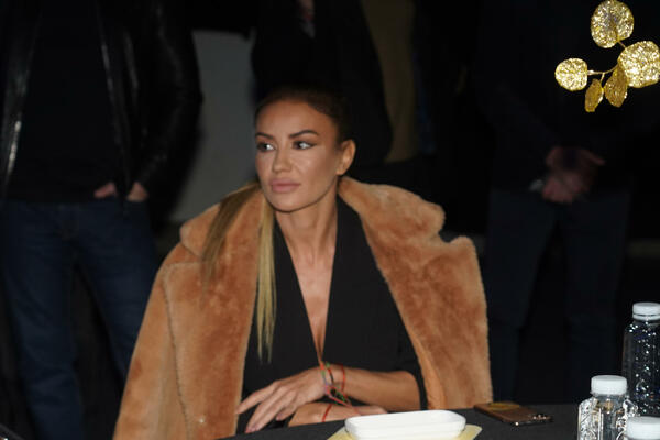 OTKRIVENO OD ČEGA ŽIVI NAJZGODNIJA SRPKINJA: Sindi uživa u LUKSUZU, a sada je PRIZNALA čime se BAVI