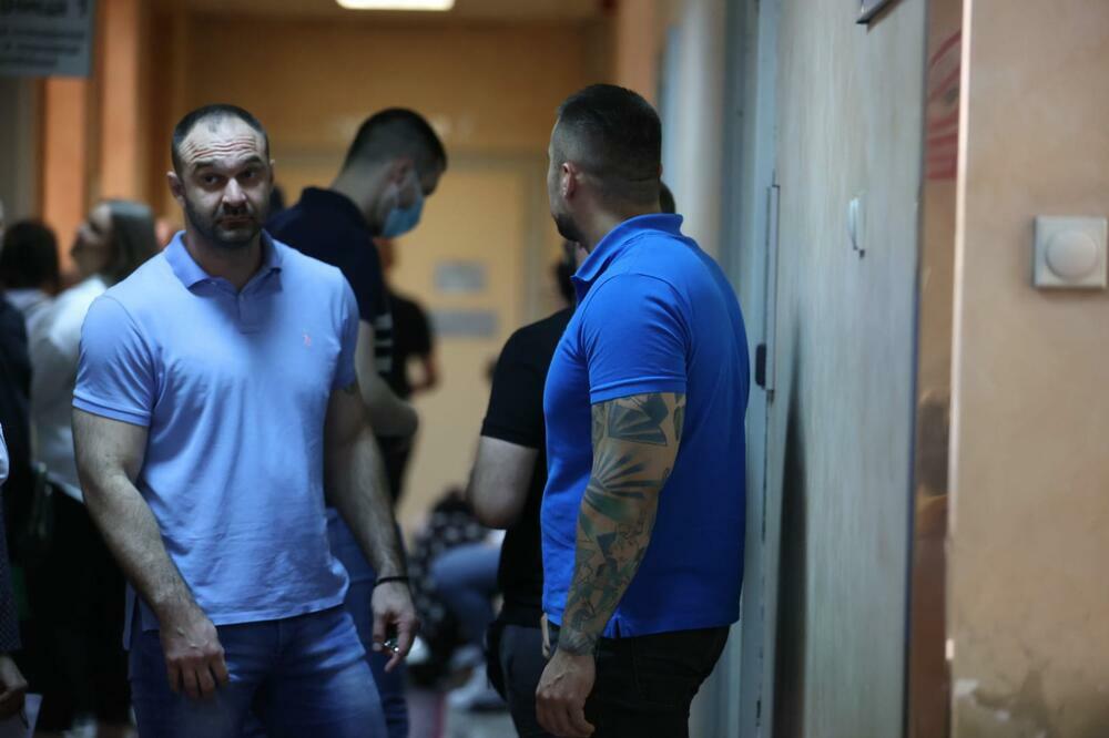 NALAZILI GA GOLOG I BOSOG NA ULICI, VEČITO S MODRICAMA I RANAMA: Evo ko je Veljin vojnik koji je završio u bolnici