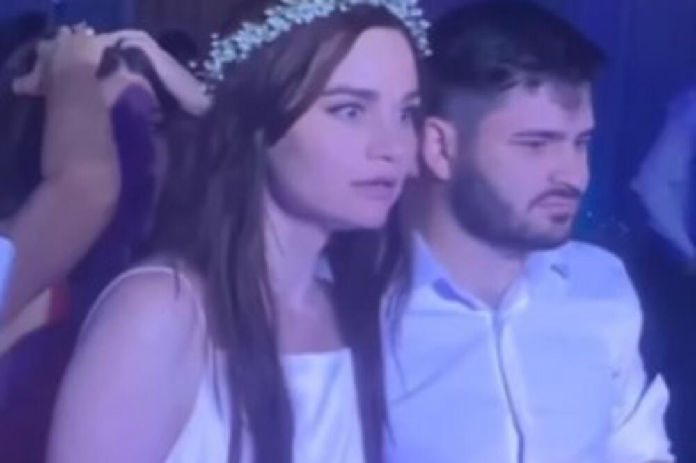 SA NESTRPLJENJEM SU ČEKALI DA SE IZNESE SVADBENA TORTA: Čim su se otvorila VRATA mlada se SKAMENILA (VIDEO)