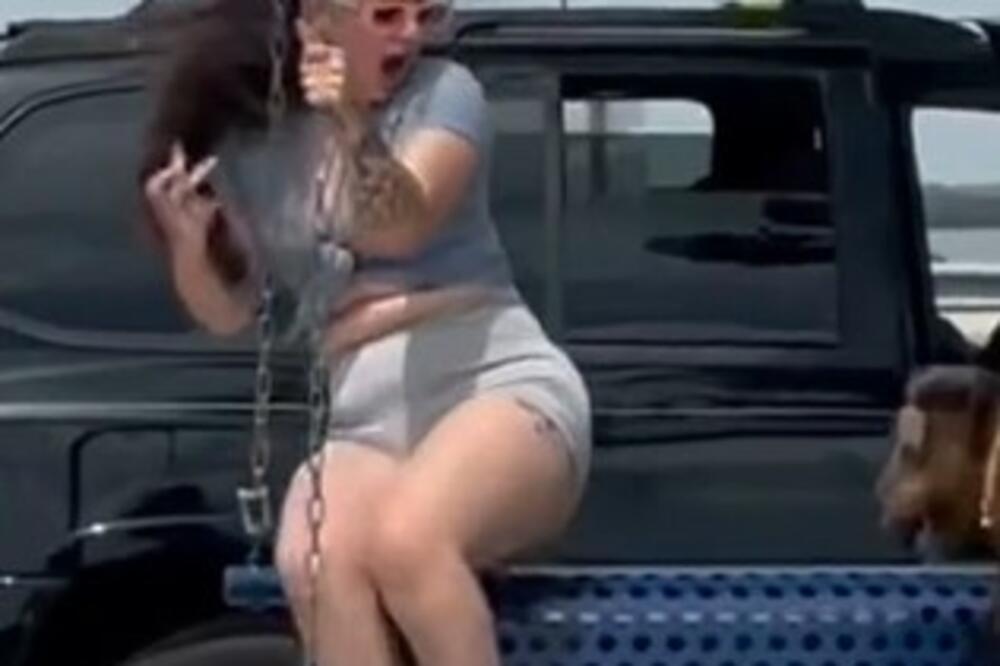 ŽENU NA ULICI NAPAO VUČJAK, A VLASNIK JE PRATIO: Dok je IZBEZUBLJENO VRIŠTALA, on je radio NEŠTO BIZARNO (VIDEO)