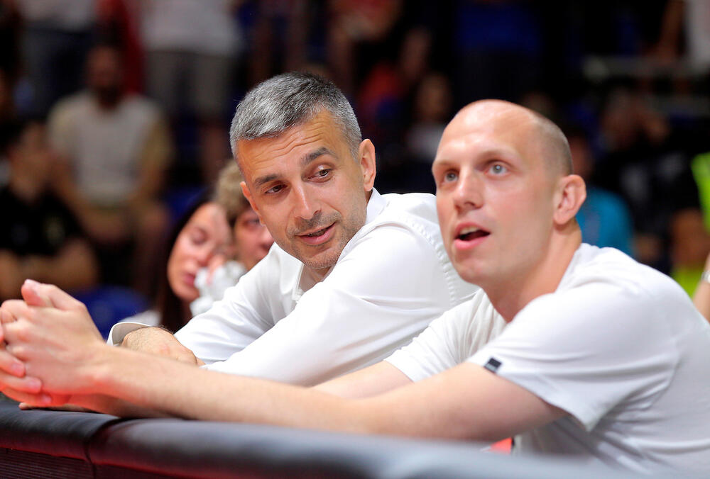 Milan Dozet, sportski direktor Crvene zvezde i Dejan Davidovac na četvrtoj utakmici finala ABA lige