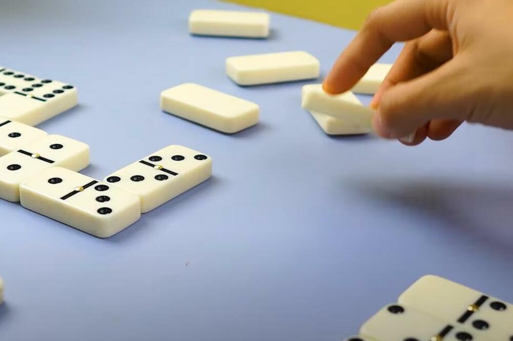 OVAKO SE ZAPRAVO IGRAJU DOMINE: Mnogi nisu imali pojma, a tu je i savet koji će vam OTVORITI OČI!