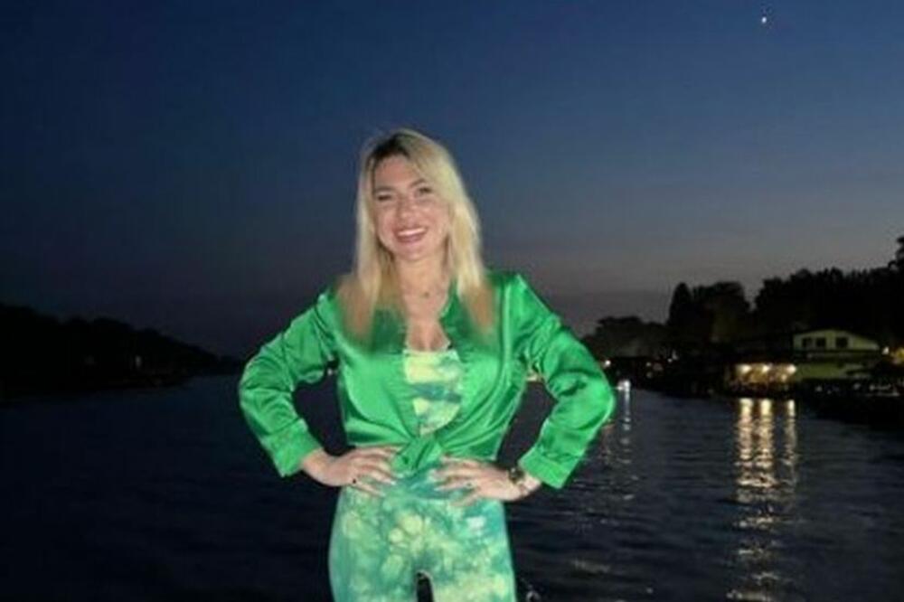JOVANA JEREMIĆ U SITNE SATE SA NEPOZNATIM MUŠKARCEM NA JAHTI: Sve objavila JAVNO, pa posala OVU PORUKU