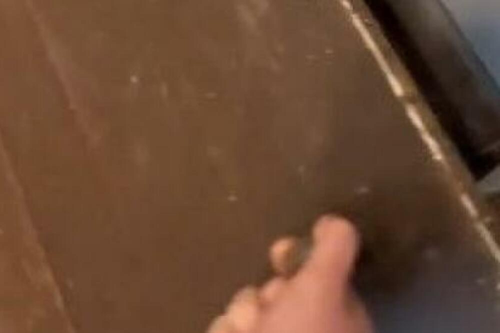 "ZATVORI TO I ZAKLJUČAJ": 3 godine je živela u kući, a onda je slučajno videla TAJNA VRATA, a čim ih je otvorila...