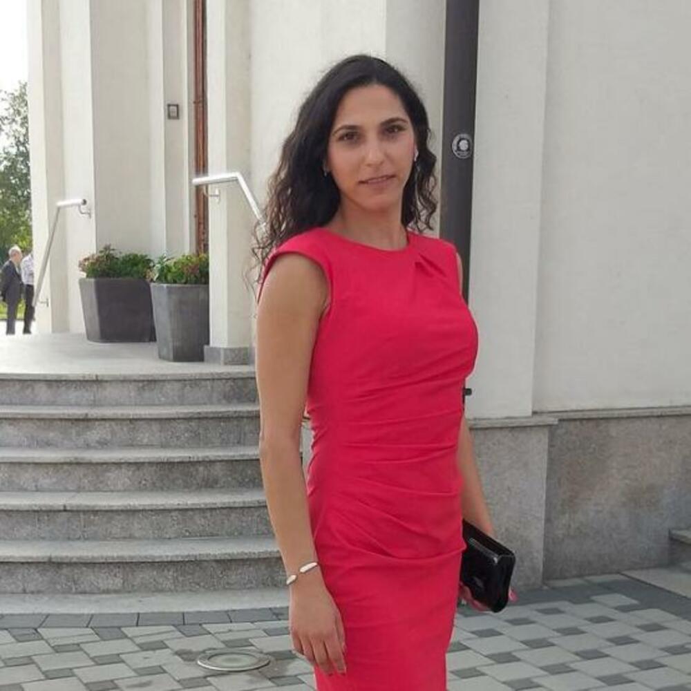 El Abd Vasiljević naglašava da emisije koje je radila u njihovim modelima nisu bile ni rijaliti, ni snimanje na vašarima. Pojasnila je da je snimala emisiju Turistički magazin, u kojoj su joj, kako kaže, gosti bili ambasadori, direktori Turističkih organizacija i gradonačelnici gradova Srbije.