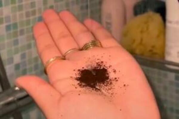 FRIZERKA OBJAVILA TRIK ZBOG KOG KOSA SIJA: Potrebna vam je samo NAMIRNICA koju koristite SVAKODNEVNO