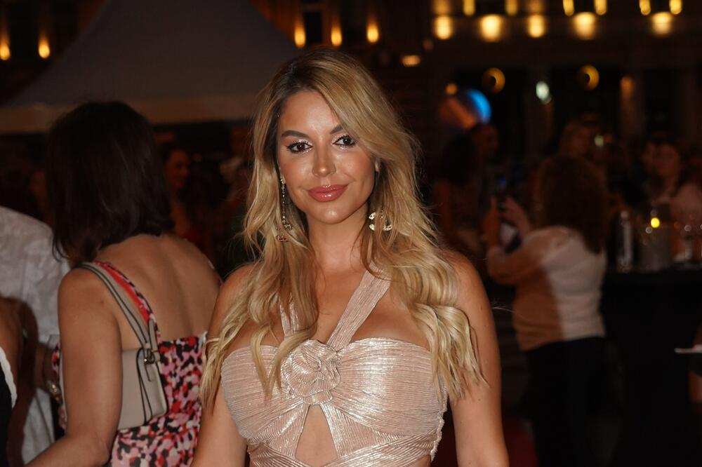 KAD SE BILJANA POJAVILA SVET JE STAO! Supruga poznatog SRBINA dominirala IZGLEDOM, telo od MILION DOLARA