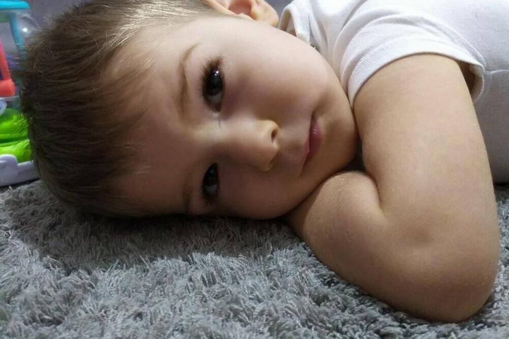 KONAČNO LEPE VESTI: Mali Kosta kreće na lečenje u Ameriku, odobrena i MEDICINSKA PRATNJA