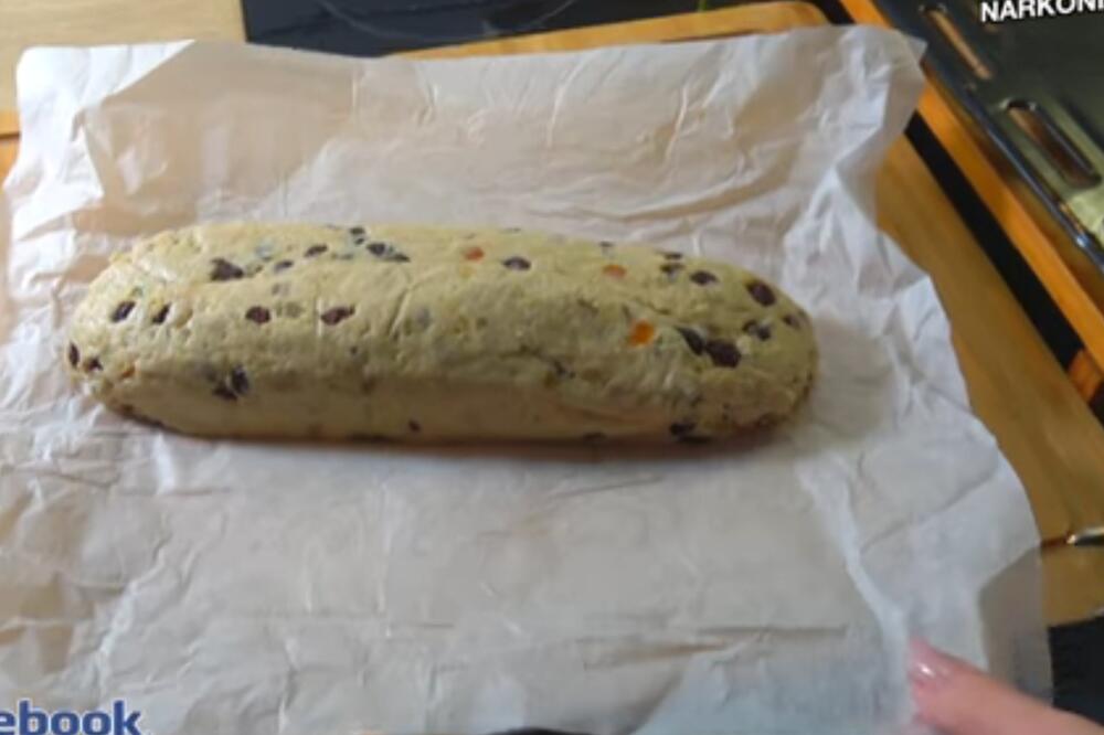 NEMAČKI HLEB ZA KOJIM JE POLUDEO SVET: "Štolen" je lagani KOLAČ, a ukus mu je BOLI GLAVA (VIDEO)