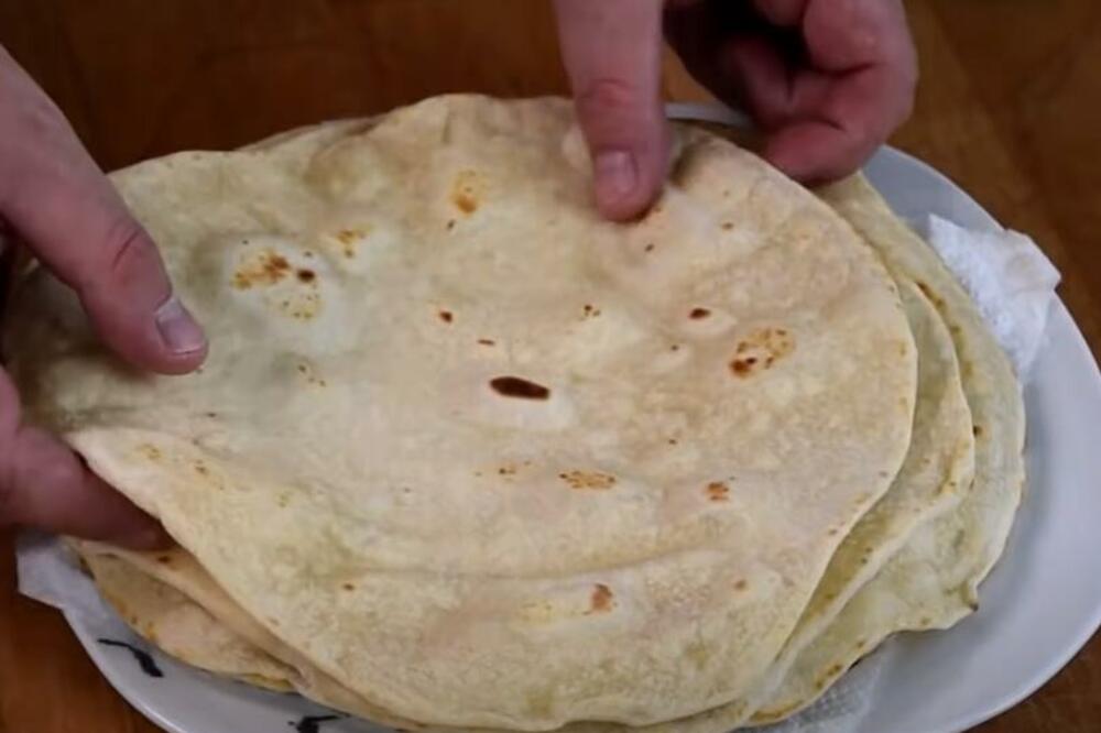 SPREMITE DOMAĆE TORTILJE KOD KUĆE ZA NEKOLIKO MINUTA: Zaboravite na sumnjive SASTOJKE na pakovanjima kupovnih