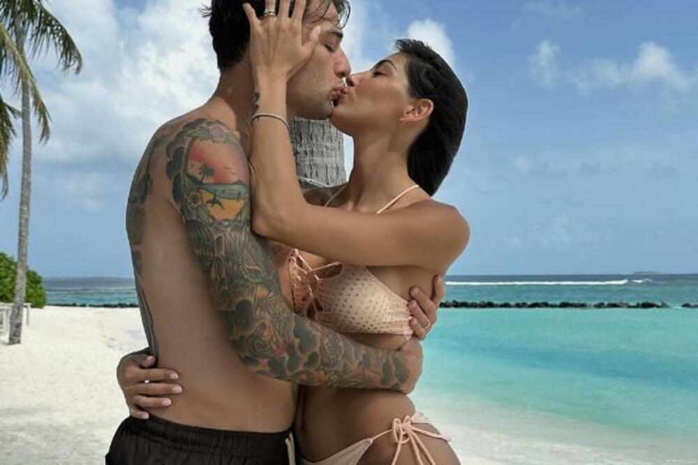 VRELE FOTKE SA PLAŽE ZAPALILE INSTAGRAM: Mihina ćerka se strastveno ljubi sa fudbalerom, kao da ih niko ne gleda!